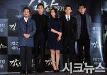 [시크포토]`강남 1970` 유하 감독과 배우들 "영화 잘 부탁드립니다"