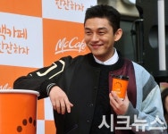 [시크포토]커피 어떤가요? 유아인과 함께하는 커피 한 잔의 여유