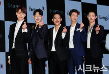 [시크포토]서프라이즈 U, ‘각자 개성 넘치는 배우그룹’