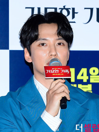 [더셀럽포토]'기묘한 가족' 출연 소감 전하는 김남길