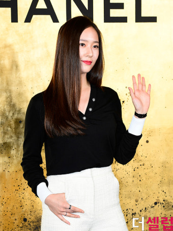 [더셀럽포토]크리스탈, '미소는 살짝'