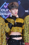 [더셀럽포토]에이스 병관 크롭티로 뽐낸 한 줌 개미허리