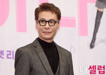 [더셀럽포토]윤상 남다른 눈빛