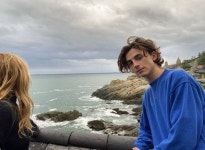 티모시 샬라메, 부산 앞바다에 떴다…태극기 마크 인증샷도 [셀럽샷]