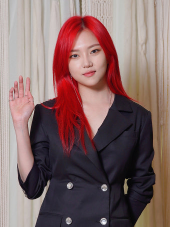 [더셀럽포토]정다은 '매력 넘치는 손인사'
