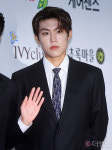 [더셀럽포토]AB6IX 우진 남성미 가득