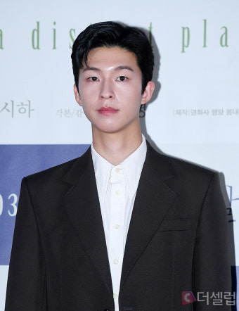 [더셀럽포토]홍경 '심쿵 눈빛'