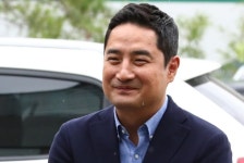 ‘가세연’ 강용석, 변호사 품위유지 위반으로 과태료 1000만원 징계