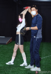 [셀럽포토]아웃렛 박성연 야구 레슨 스펀지 흡수