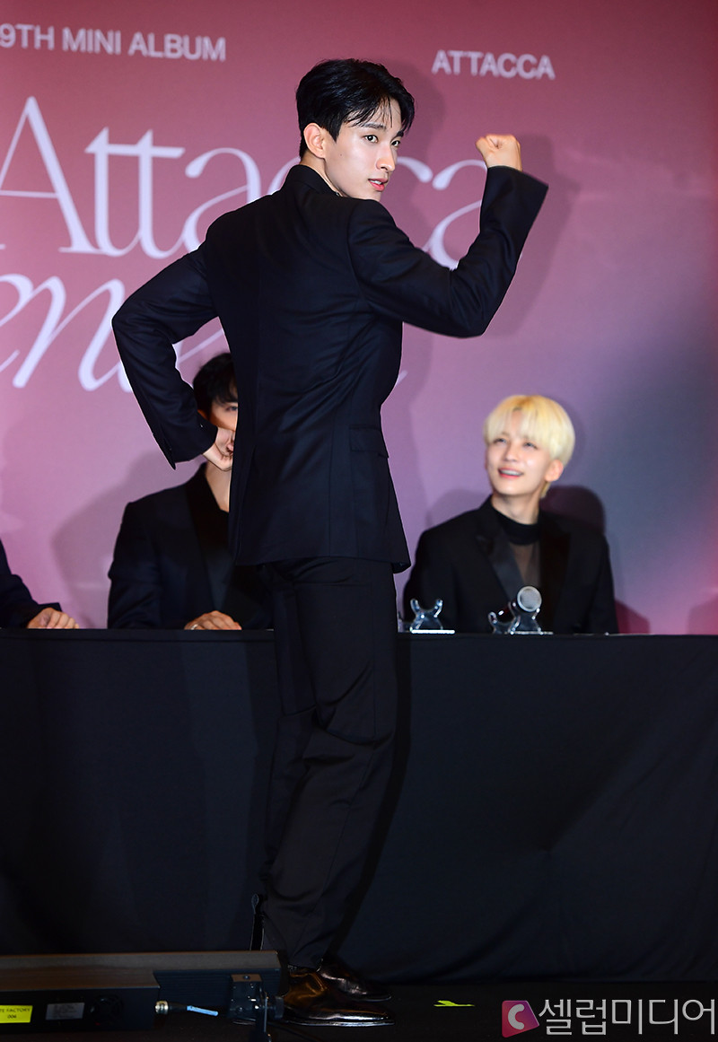 세븐틴 도겸, 두산베어스 홈경기에서 시구 기회 잡아