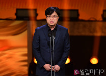 [셀럽포토]고(故) 이춘연 영화제작자 아들 이용진, 아버지 생각에 눈물