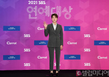[셀럽포토]안산 수트로 뽐낸 시상식룩