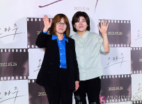 [셀럽포토]신수원 감독-이정은 오마주로 뭉쳤어요