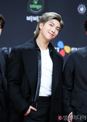 방탄소년단 RM, 문화재청 감사패 받았다