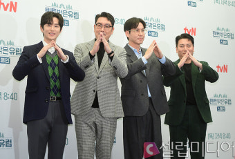 [셀럽포토]'텐트 밖은 유럽 스페인 편' 출연진 '화기애애 분위기'