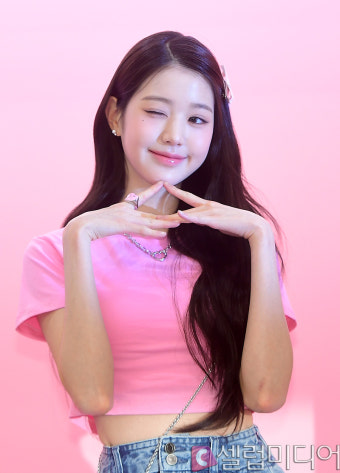 [셀럽포토]장원영 '핑크빛 무드'