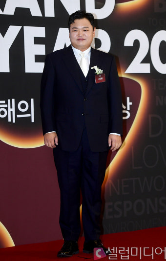 [셀럽포토]'예비신랑' 고규필, 9세 연하 에이민 사로잡은 귀여움