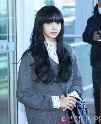 블랙핑크 리사, 재계약 불발? YG 주가도 약세