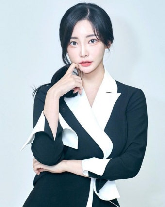 곽민선 아나운서, 무대 축포 맞고 부상 “왼쪽 눈 손상…상태 심각”