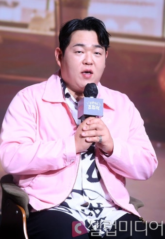[셀럽포토]문상훈 '신인가수 조정석 홍보 잘 해볼게요'