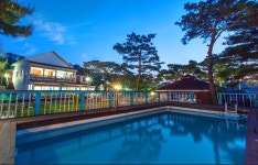 태안 안면도를 즐기고 편안히 휴식할 수 있는 곳, 수영장이 있는 ‘동백원펜션’