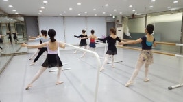 부평 발레학원 제니스 발레 아카데미에서 발레운동으로 곧고 바른 몸 가질 수 있어