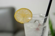 [생활건강]  몸에 좋은 음료 마시고 싶다면  설탕 가득한 소다 대신 마시는  탄산수의 효과는?