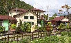 가족‧단체여행 추천할만한 곳 무주카라반과 펜션, 48평 독채와 넓은 카라반 시설 20~30% 할인된 가격에 이용 가능해