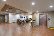 어르신들의 건강프로그램을 내세운 서울 중랑구 태릉입구의 고급요양원 골든시니어케어센터. 안락하고 쾌적한 환경으로 새롭게 개원