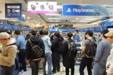 PS VR 드디어 국내 출시, 오프라인 매장 긴 줄 형성... 높은 관심 입증