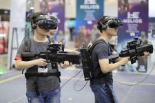 핑거아이즈 2018 VR Summit에서 Helios 시연 마무리 