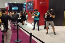 핑거아이즈 2018 IAAPA에서 Helios 전시