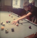 크리스 쉬징레이, 최근 SNS에 근황공개… 함께 당구장 데이트? 슈퍼 플레이어