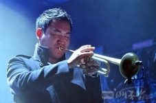 [포토] 트럼펫 연주하는 배선용 (김창완밴드 쇼케이스)