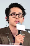 [BZ포토] 스티븐 연, 안경도 잘 어울리죠?