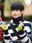 [BZ포토] 스트레이키즈 아이엔, 수줍게 내민 손하트
