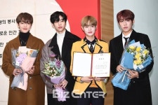 [BZ포토] 임영민-김동현-박우진, 대휘 축하하러 총출동