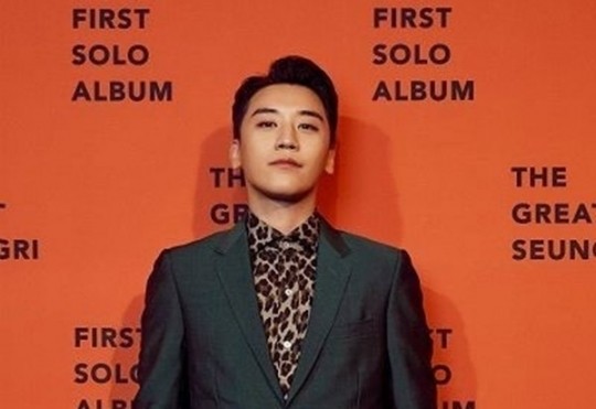 빅뱅 지드래곤 콘서트, 승리를 데려와 플래카드 논란 에스컬레이트