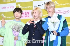 [BZ포토] 뉴키드 진권-한솔, 휘 입학을 축하해~