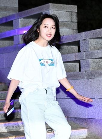 [BZ포토] 김보라, 단발머리 휘날리며 '발랄한 등장'