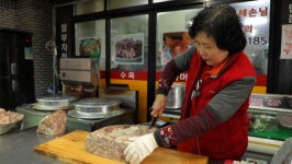김영철의 동네 한 바퀴 미군 국제시장 햄버거ㆍ꼬마김밥ㆍ수제편육ㆍ억새밭ㆍ가마솥 밥…넉넉한 인심 평택