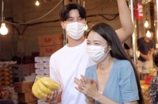 이은혜, 남편 노지훈 힐링하러 시장간다…사람들 관심에 웃음꽃 핀다