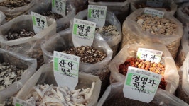 김영철의 동네 한 바퀴 배봉산ㆍ홍릉 부흥주택ㆍ경동시장 콩손칼국수ㆍ서울약령시ㆍ회기역 할머니 토스트, 서울 동대문구에서 만나다