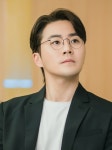 이루, 정 넘치는 교수님 변신 '멀리서 보면 푸른 봄'서 박지훈과 연기 호흡 '기대감 UP'