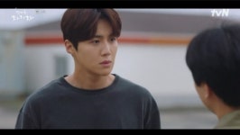 [종합] 갯마을차차차 홍반장(김선호), 김도하와 악연? 다음주 15회 조감독 父 김기훈과 과거 공개 예고