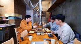 권율, 이하늬 매니저와 북해도식 카레 먹방→영화 경관의 피 조진웅과 고기가게 방문…안심 구이ㆍ명란 뚝배기ㆍ멸치국수 폭풍 흡입