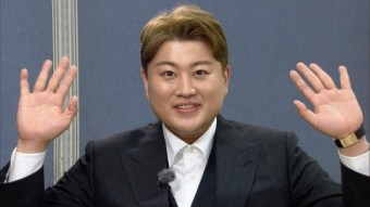 '파파로티' 김호중, 소집해제(제대) 후 철원 콘서트서 '연중 라이브' 인터뷰