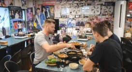 BTS 단골 식당 방문한 뉴질랜드 형제들, 방탄 세트에 홀릭(어서와 한국은 처음이지)