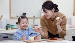한지혜 딸 윤슬이와 집에서 간편하게 만드는 명란마요토스트 & 에그마요 샌드 레시피 공개