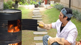 이상우 황토오리구이 위해 드럼통 화로 만들기 도전
